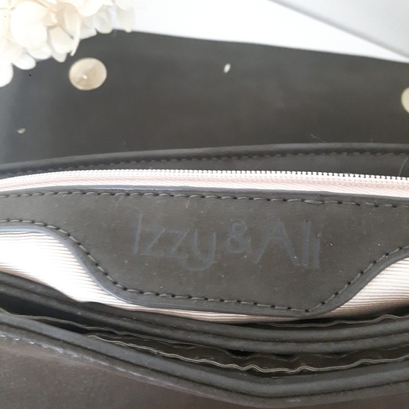 2/$35 SALE  Vegan IZZY & Ali  Pleated Design Medium sized Purse - Picture 8 of 9